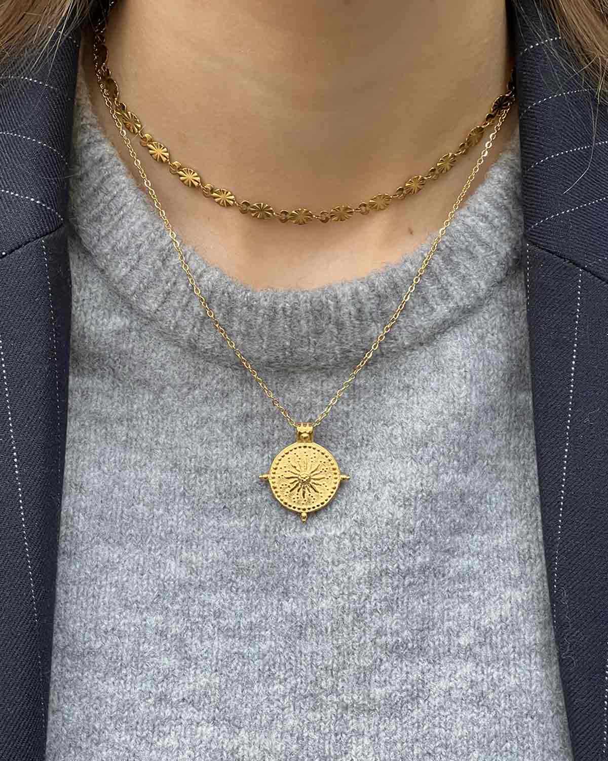 COLLAR MEDALLON