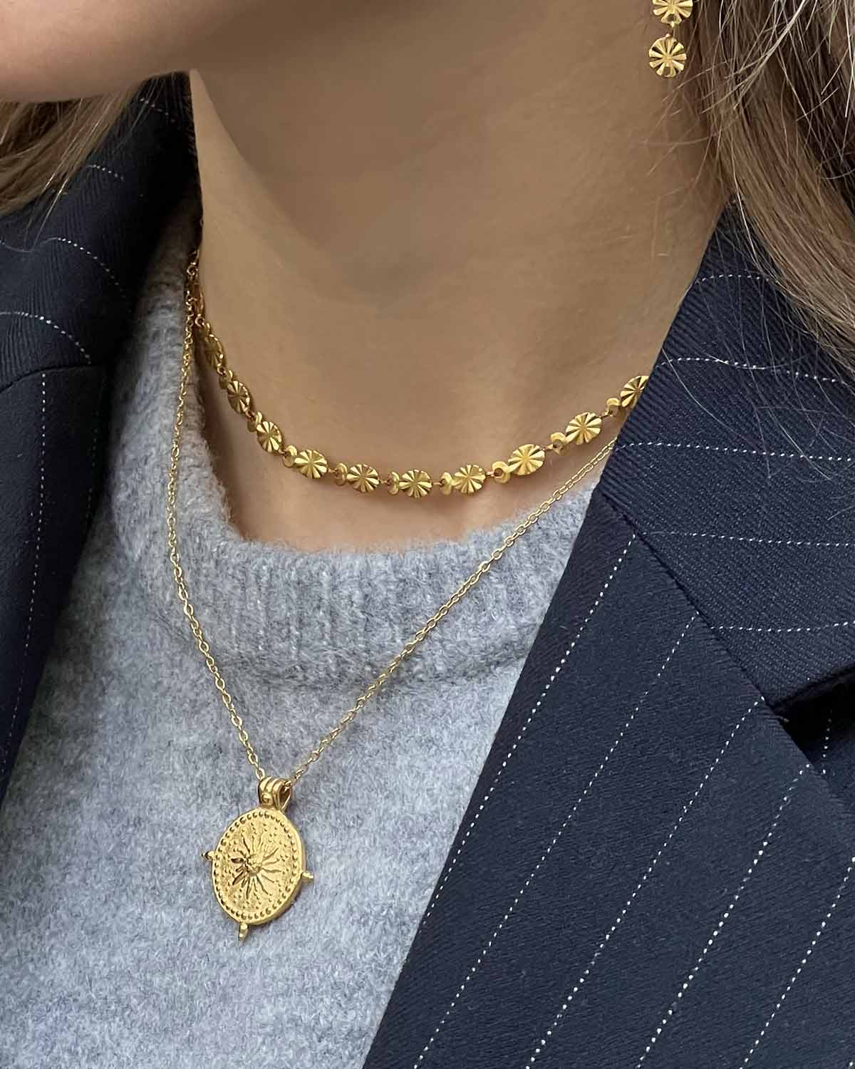 COLLAR MEDALLON