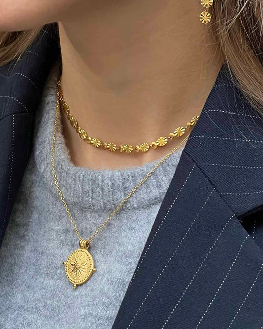 COLLAR MEDALLON