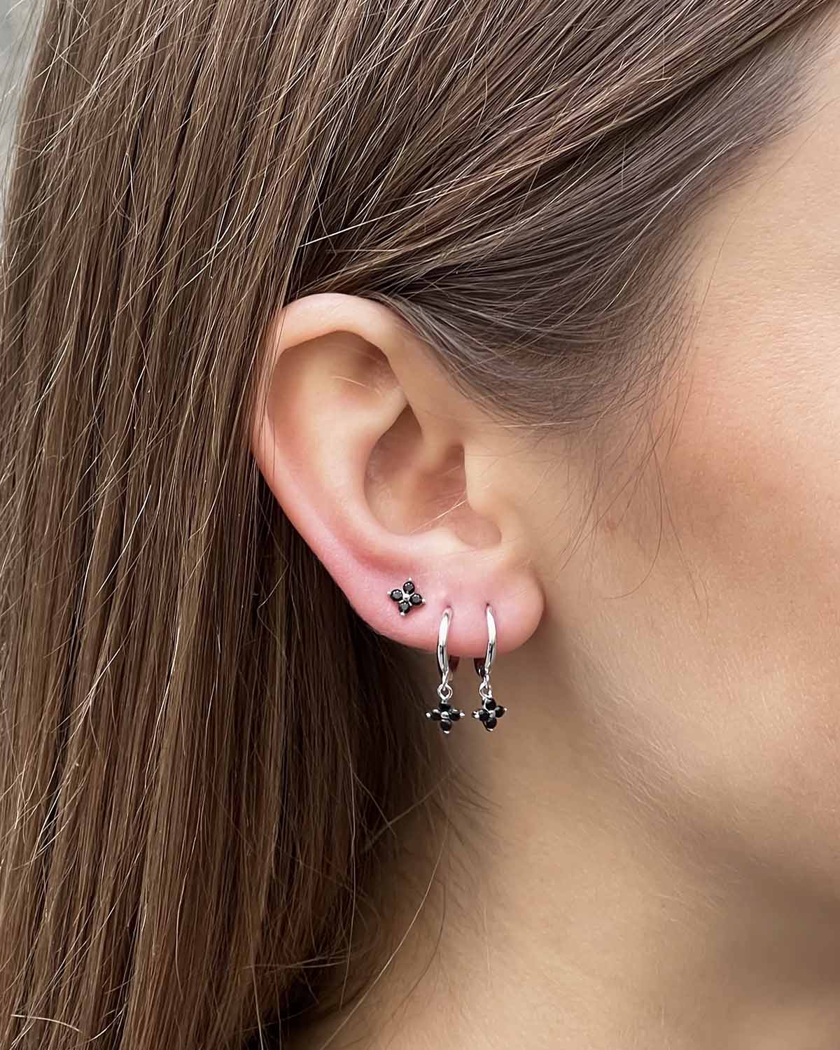 PENDIENTE FLOWER BLACK PLATA