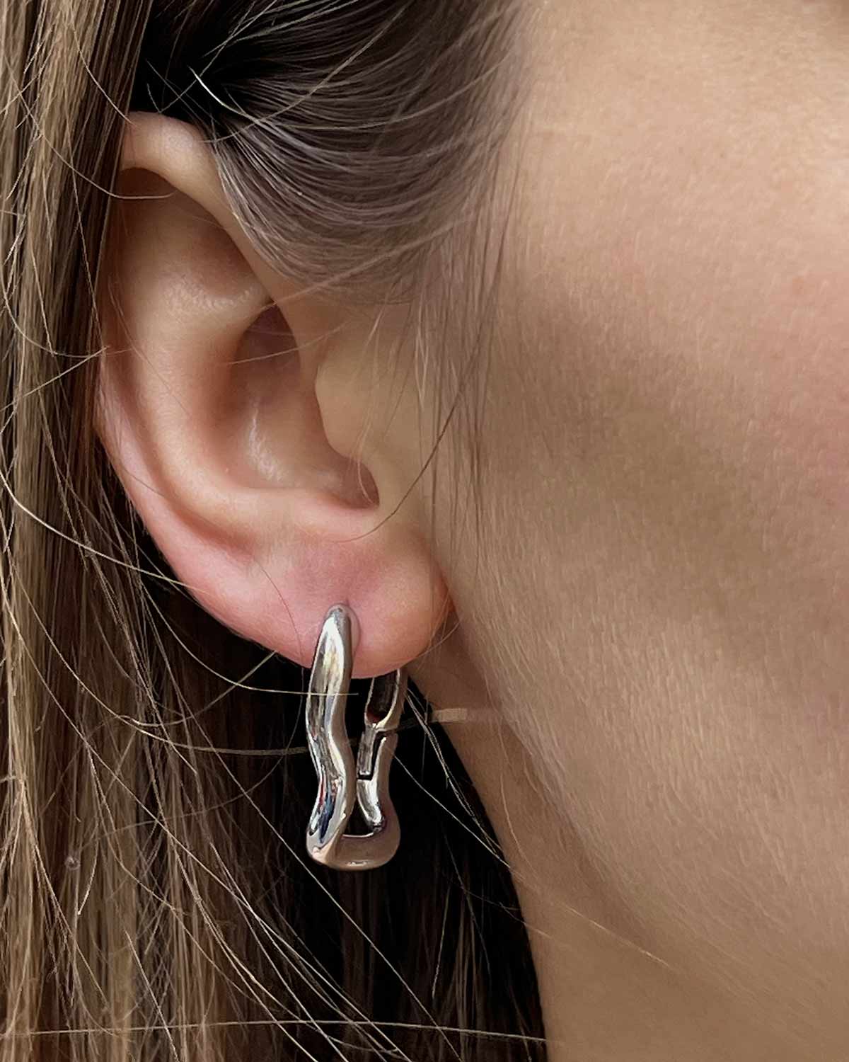 PENDIENTES CURVED PLATA