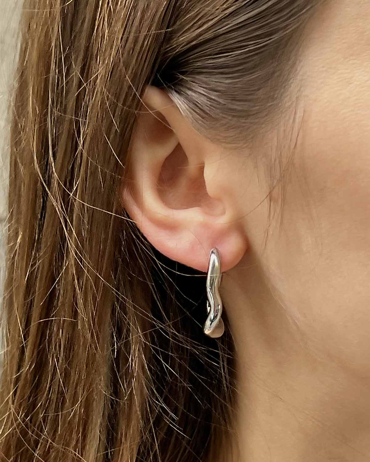 PENDIENTES CURVED PLATA